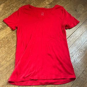 Red solid v-neck tee